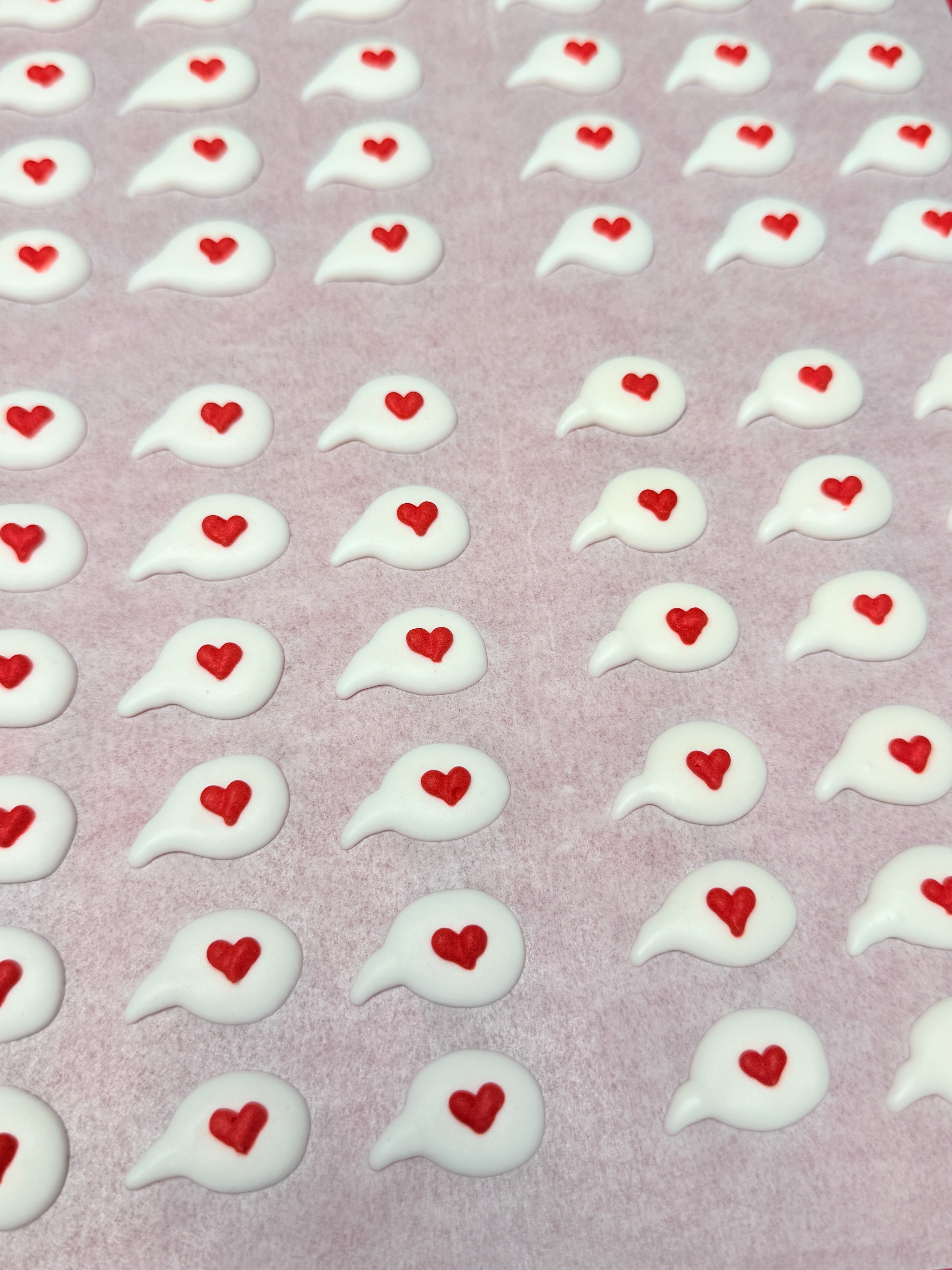 Βρώσιμα μηνύματα καρδούλες από royal icing