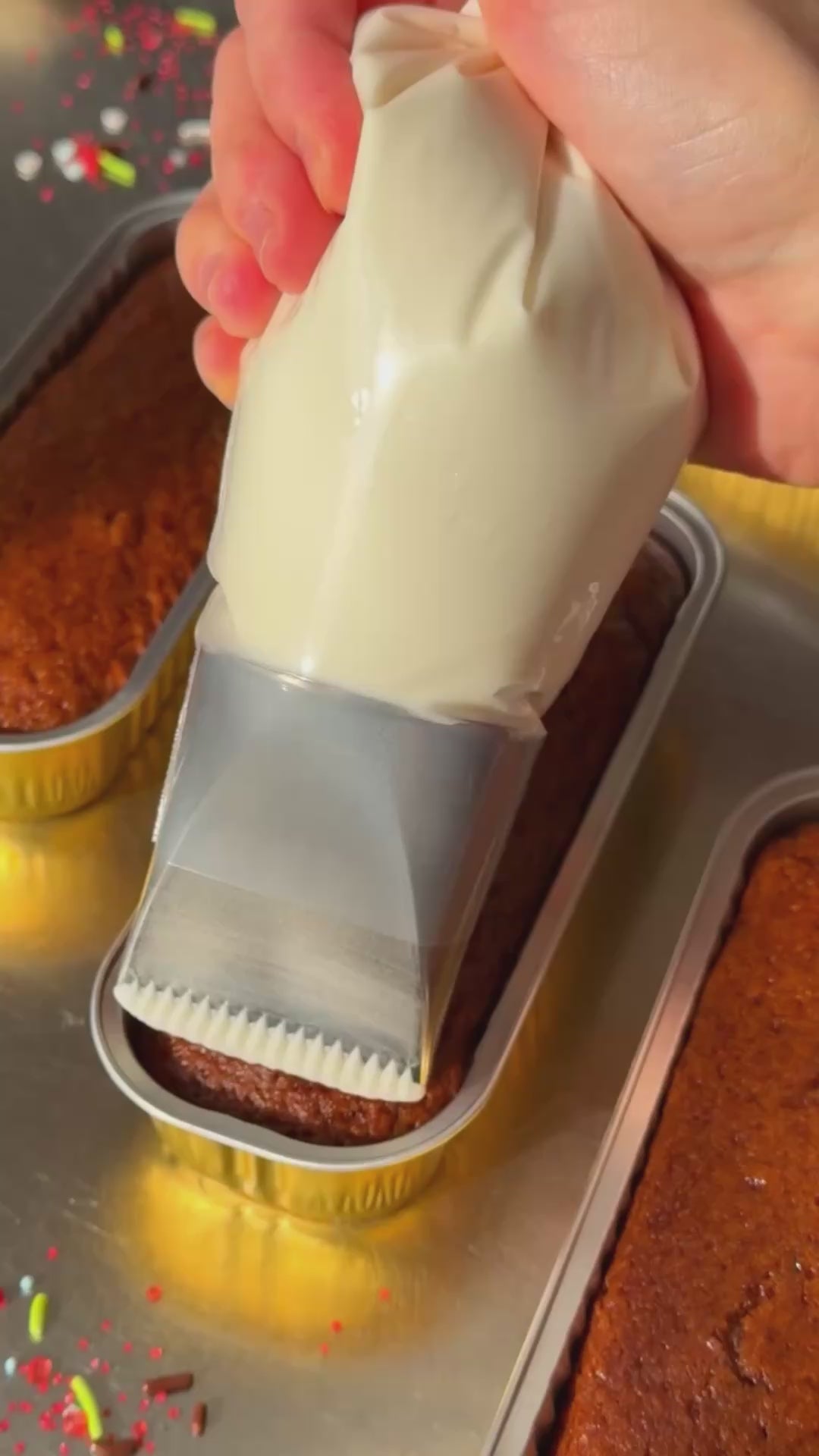 Ταψάκι χρυσό αλλουμινίου μακρόστενο με διάφανο καπάκι σετ 10 τεμ.